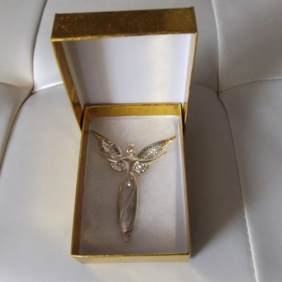 Guardian Angel Pin Brooch for Grandmothers - Picture 11 of 12
